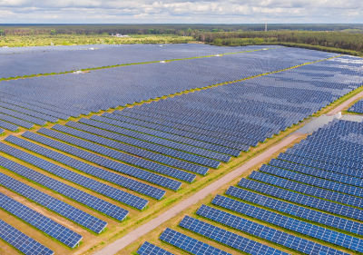 Large energy production plant using solar panels